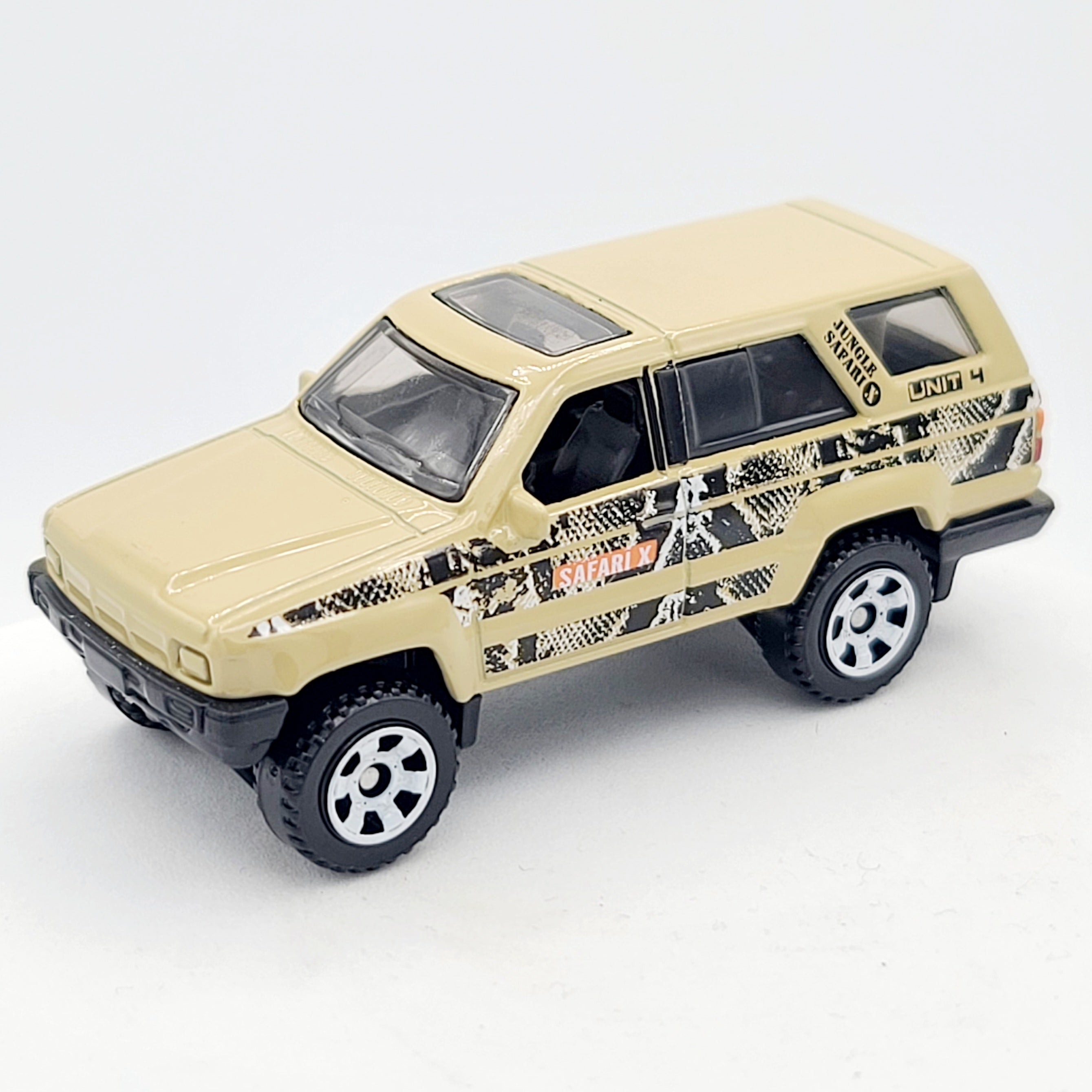 Matchbox '85 Toyota 4runner (2023 MBX 5 Pack Exclusive - Adventure II)